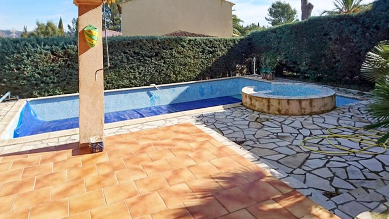 Villa Avec Piscine A Saint-Raphael Et Vue Sur La Montagne Buitenkant foto